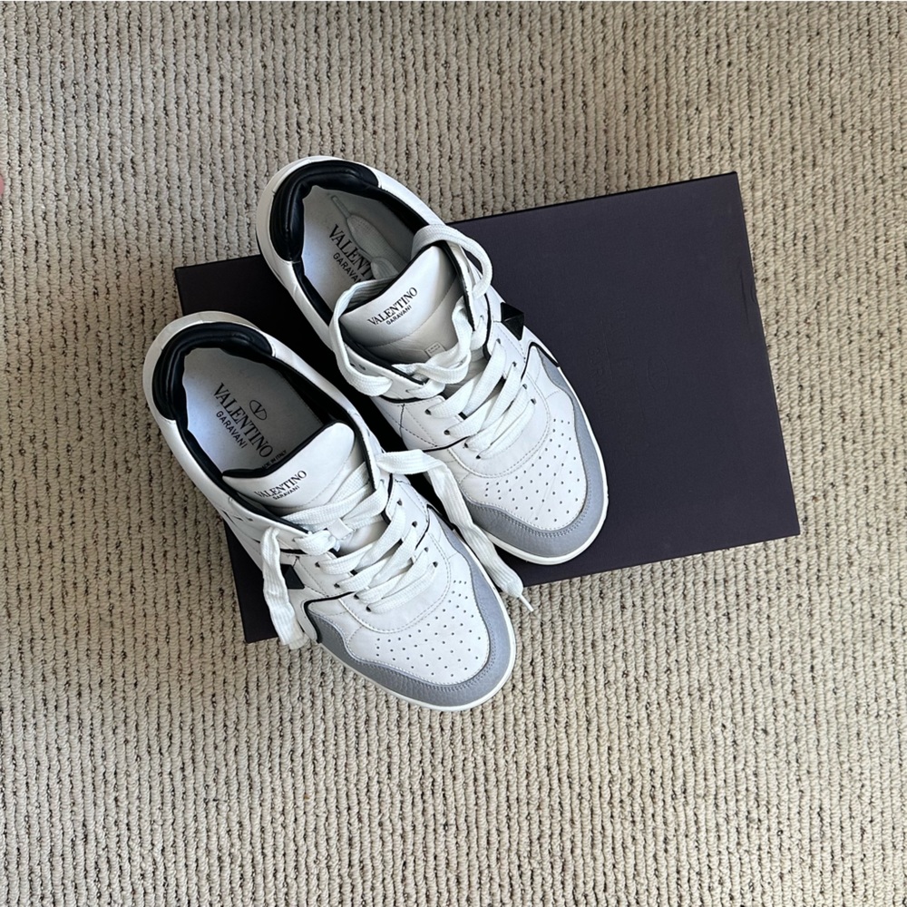 Valentino Garavani One Stud Leather Sneakers size 40 IT.